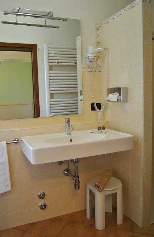 Hotel Aquila Castelfranco Emilia Room photo